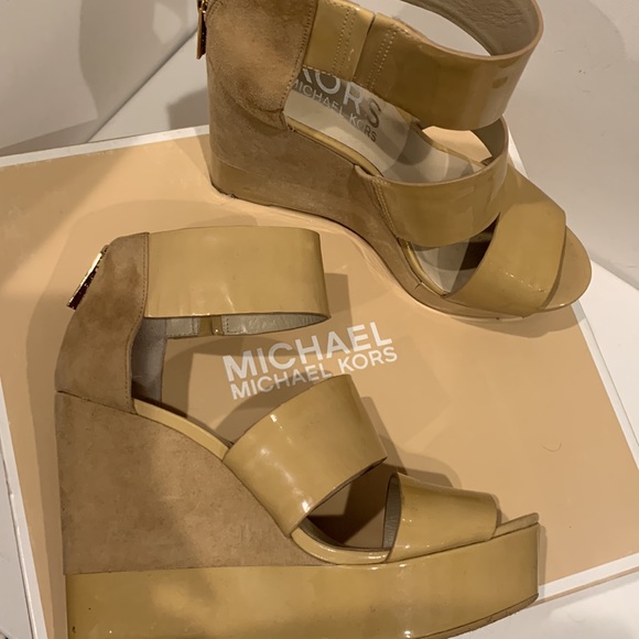 Michael Kors 🤎 RARE Collie Platform Patent Leather Suede Strappy Wedge Sandal - Picture 1 of 16